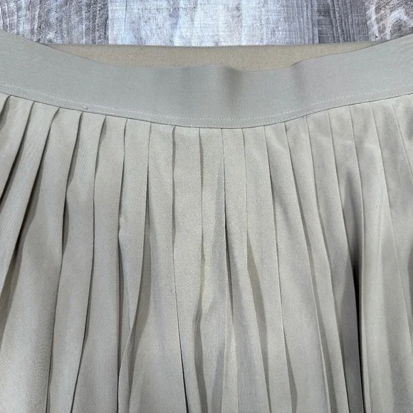 Aritizia TnAction TnaMove Tennis ProMicro pleated high rise Skirt Tan Size L - Picture 6 of 10